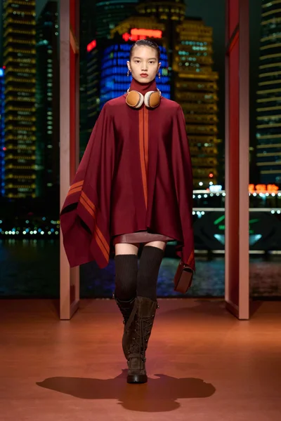 Look 24